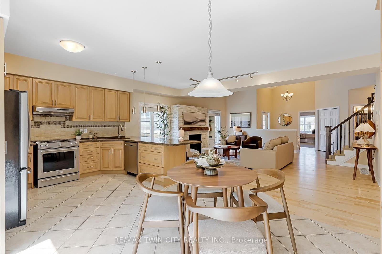 227 Chestnut Hill Crescent thumbnail 16