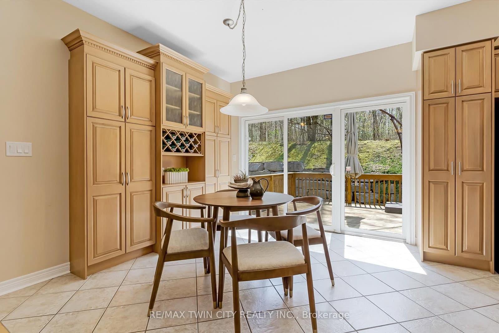 227 Chestnut Hill Crescent thumbnail 18