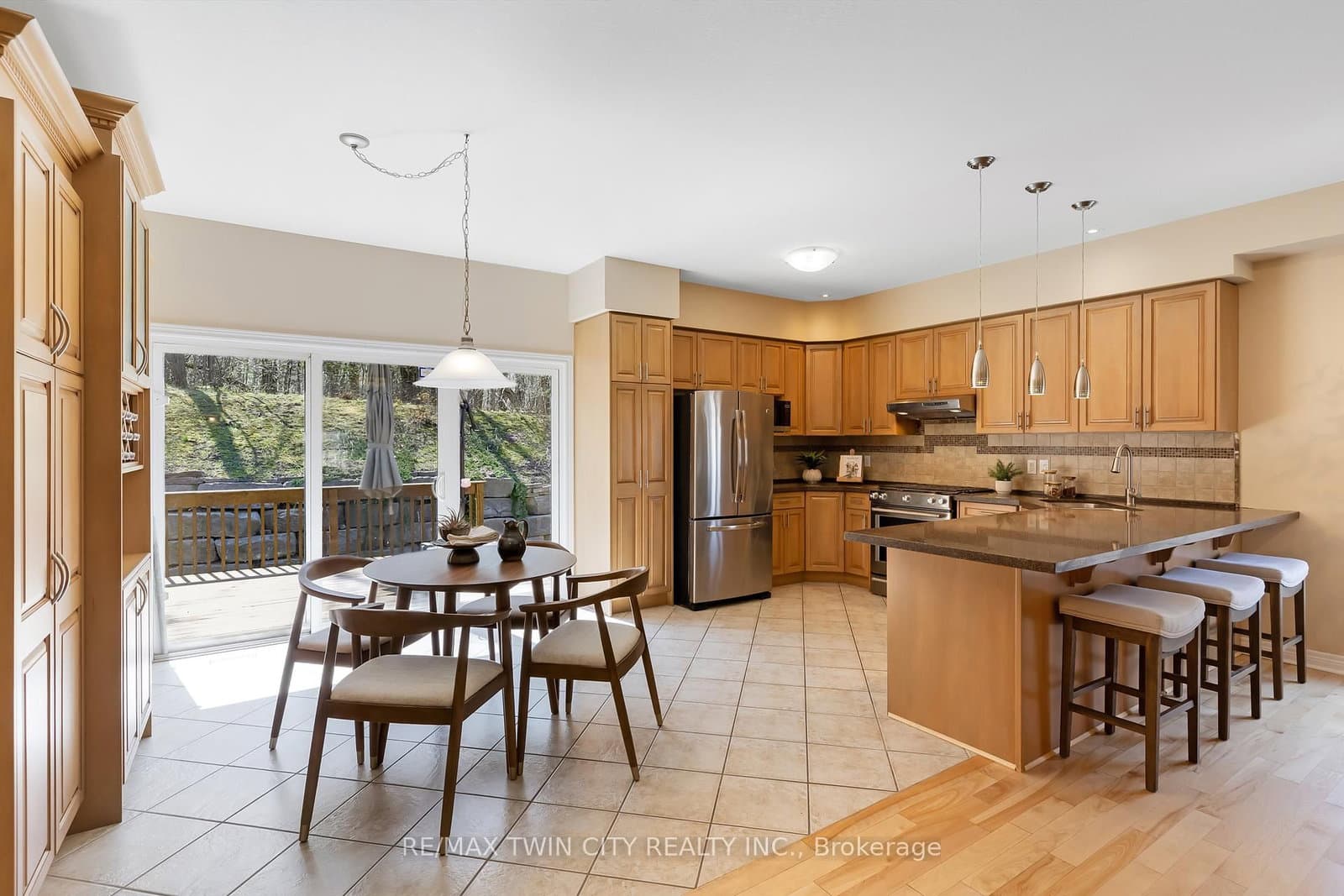 227 Chestnut Hill Crescent thumbnail 19