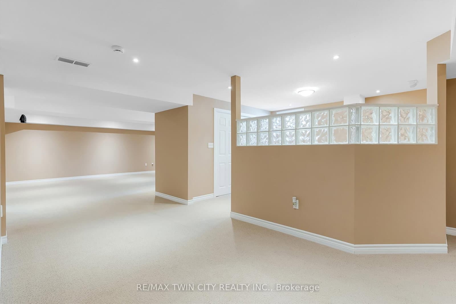 227 Chestnut Hill Crescent thumbnail 26