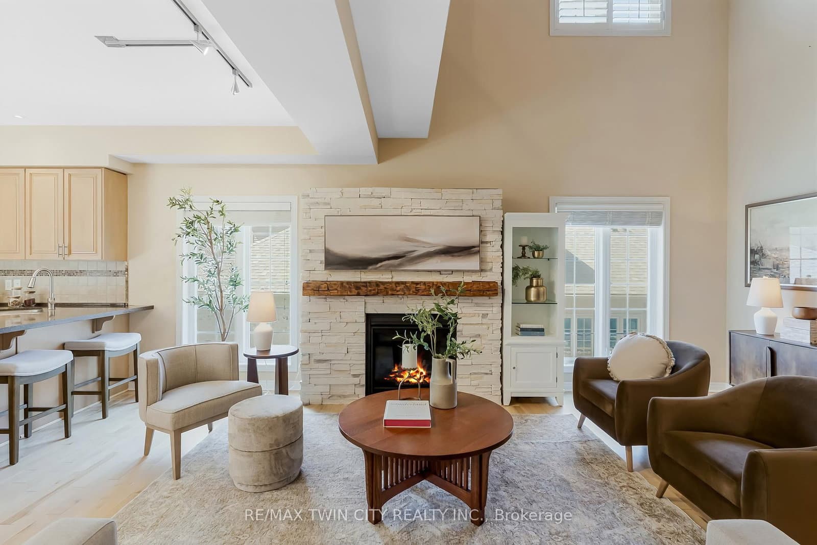 227 Chestnut Hill Crescent thumbnail 3