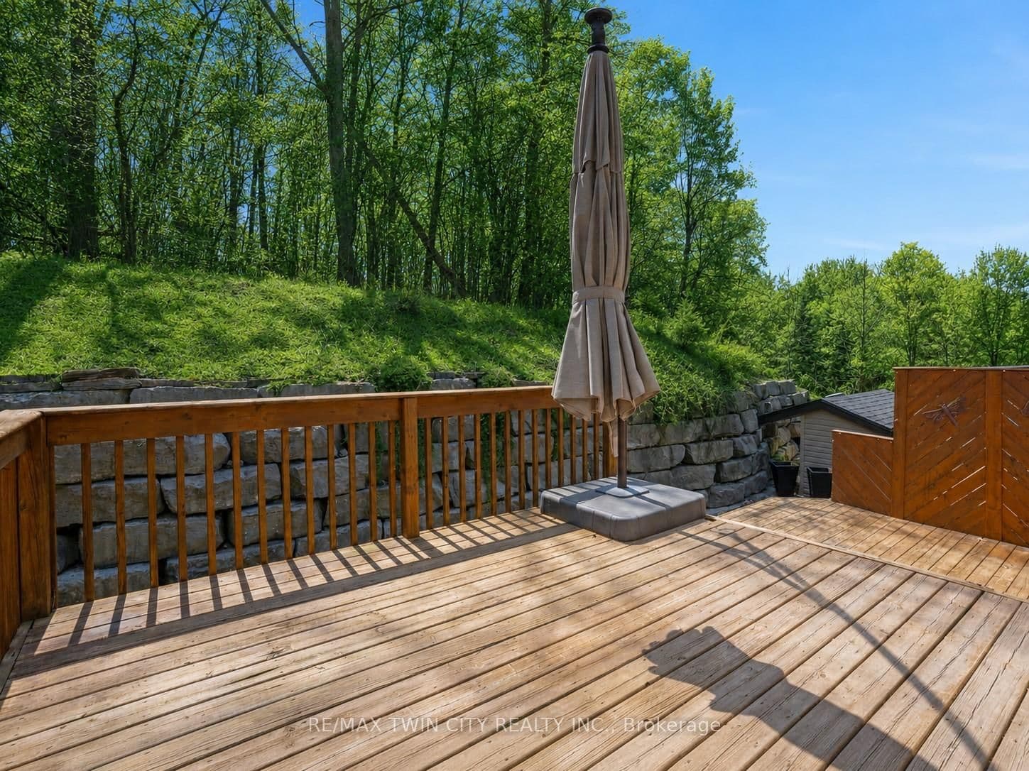 227 Chestnut Hill Crescent thumbnail 33