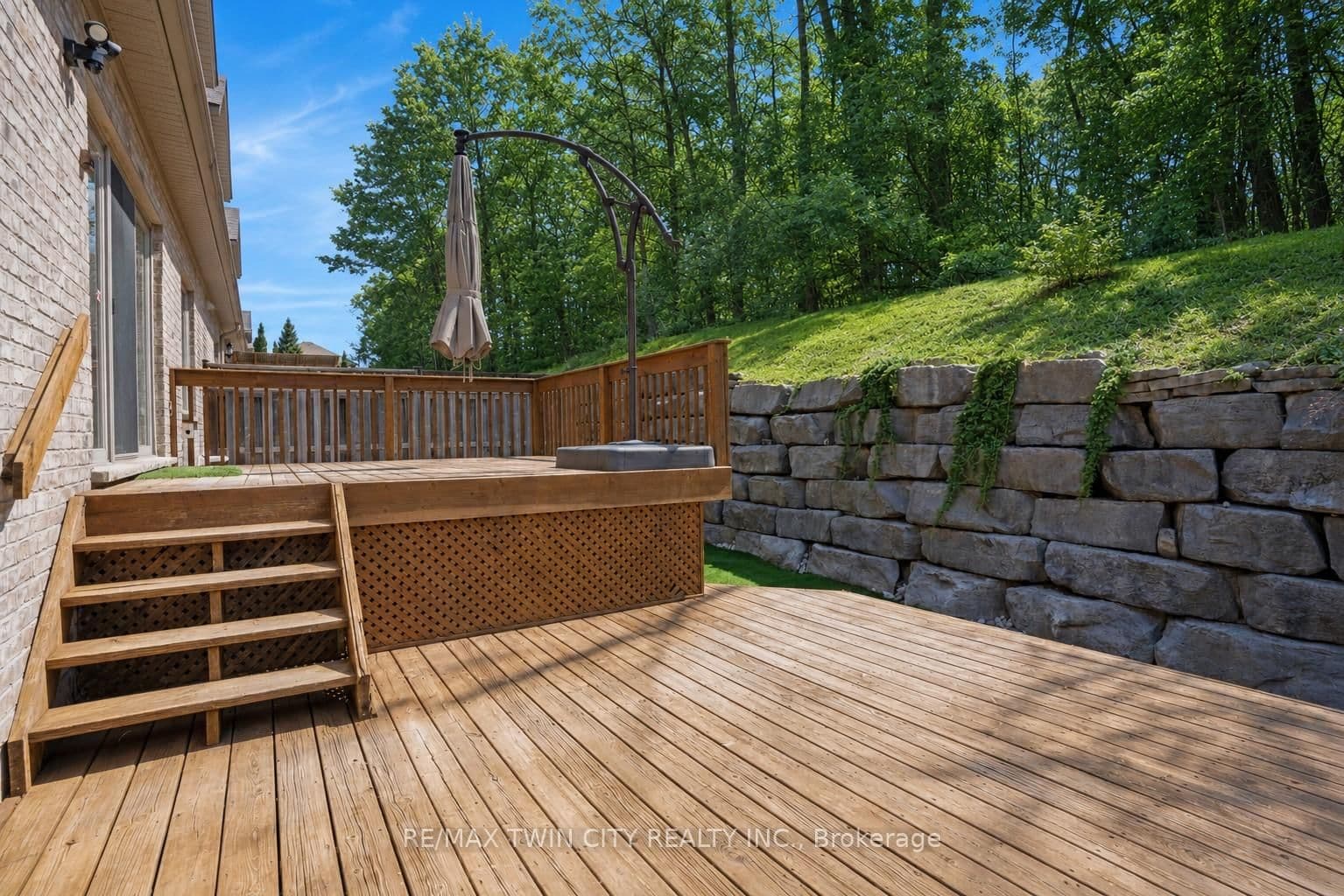 227 Chestnut Hill Crescent thumbnail 34