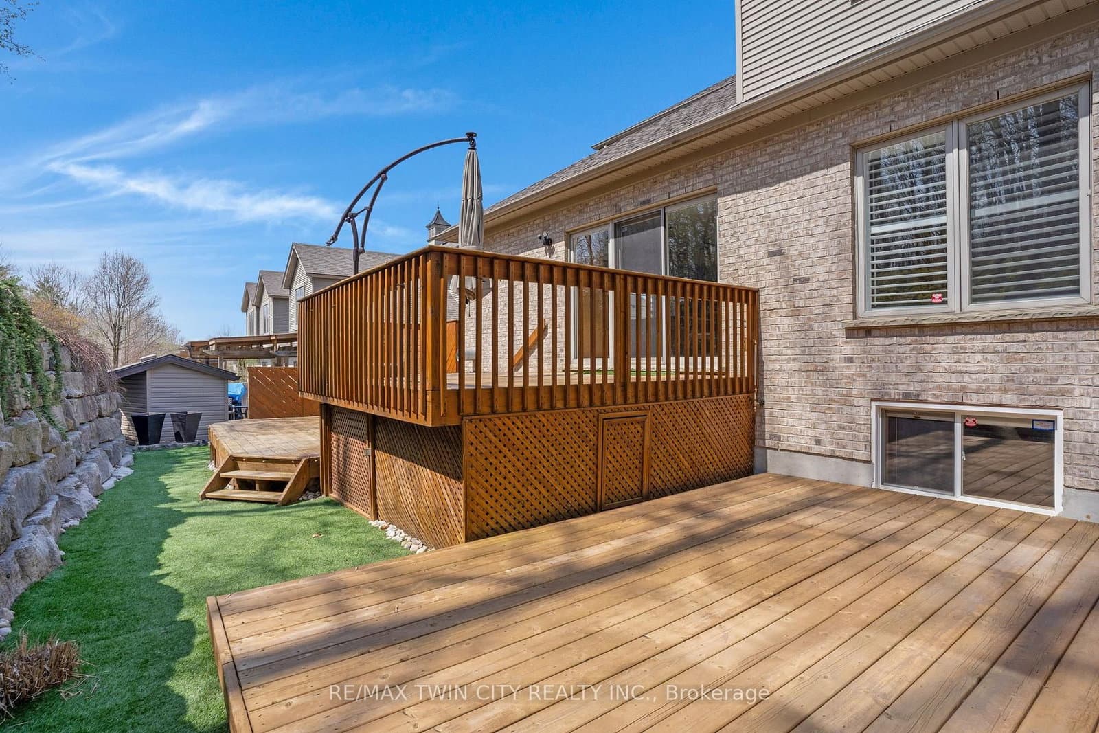 227 Chestnut Hill Crescent thumbnail 35