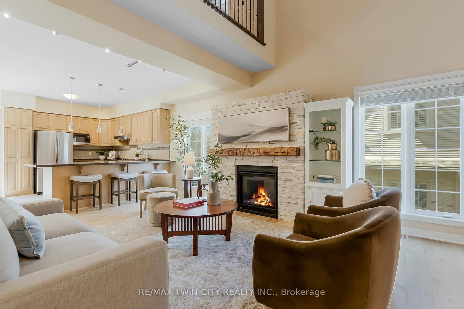 227 Chestnut Hill Crescent thumbnail 7