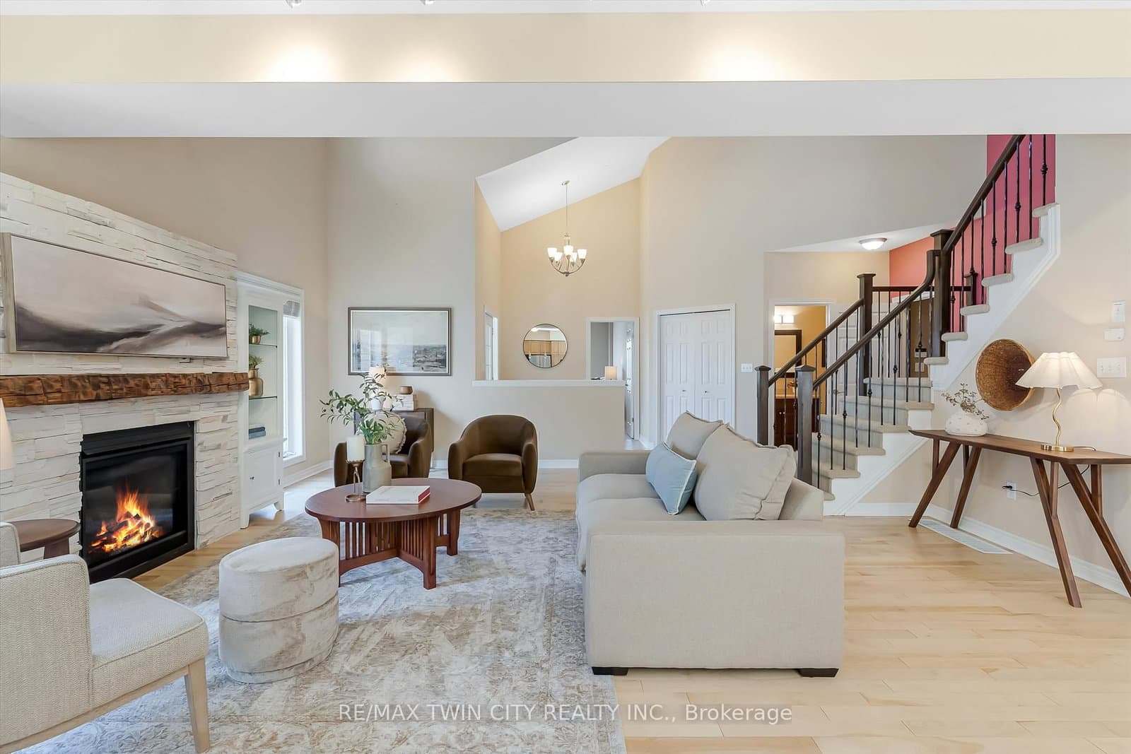 227 Chestnut Hill Crescent thumbnail 8