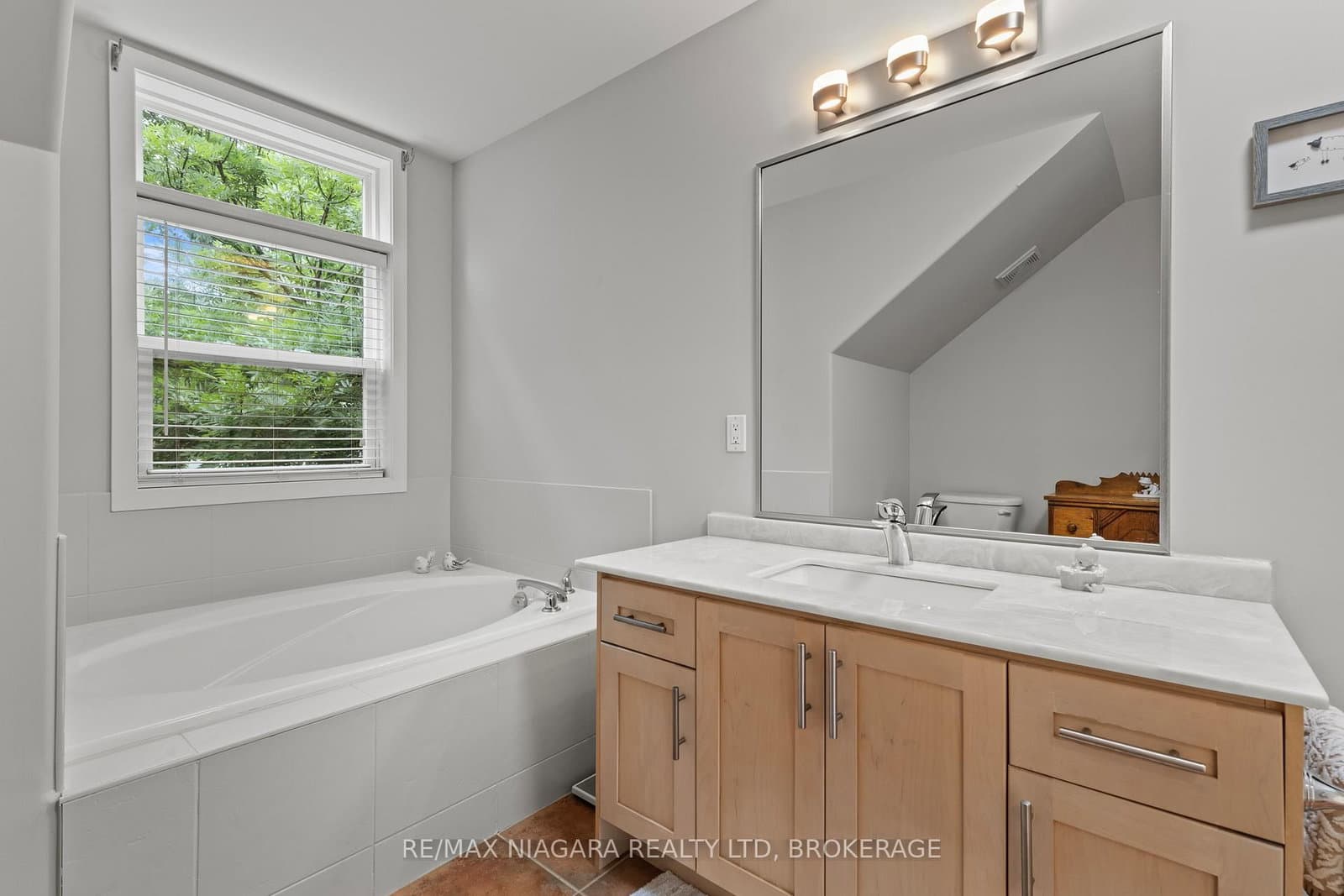 481 Victoria Street, Unit 3 thumbnail 27