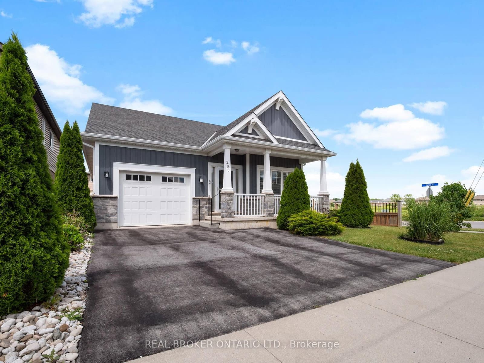 285 South Pelham Road thumbnail 2
