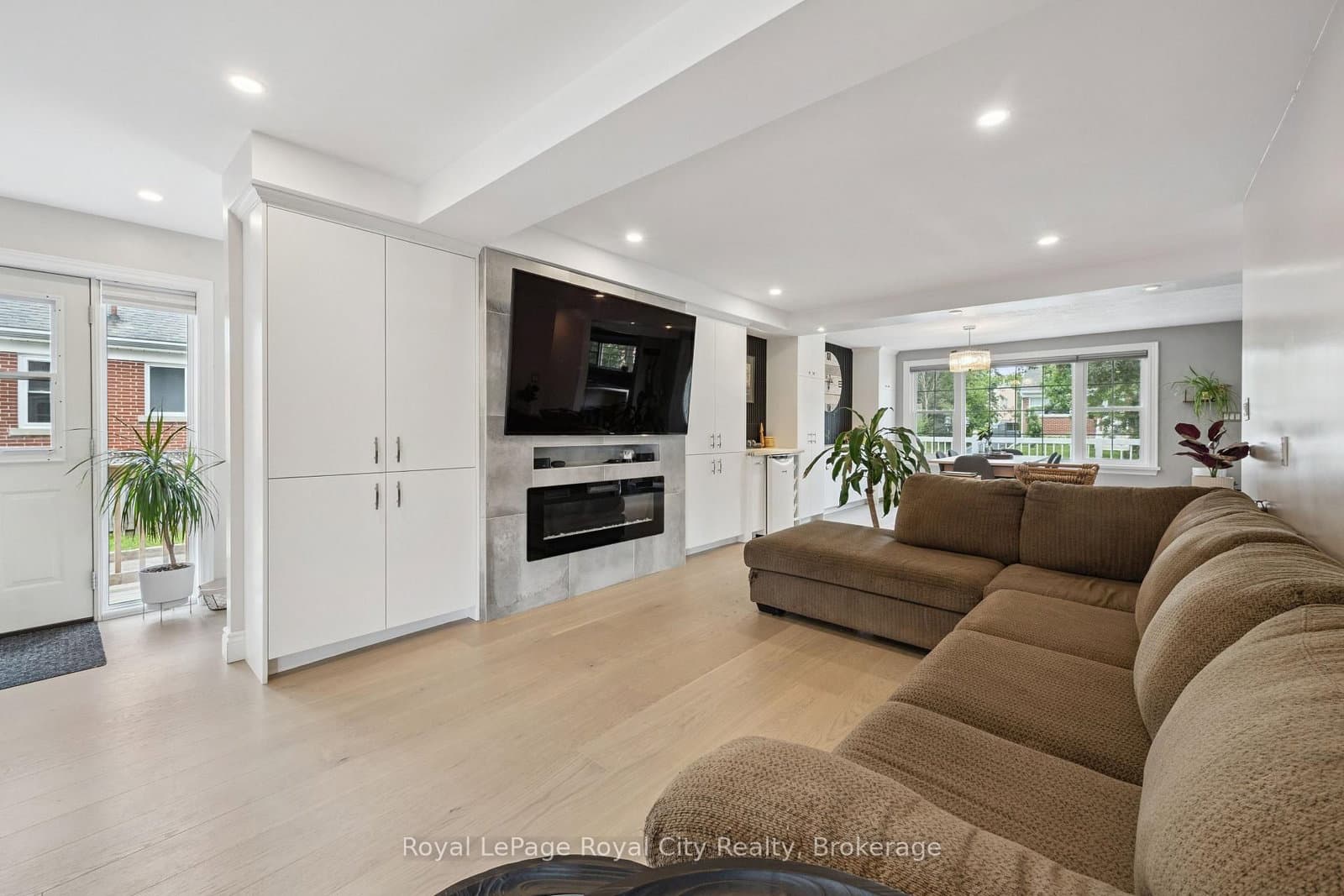8 Rosewood Avenue thumbnail 13