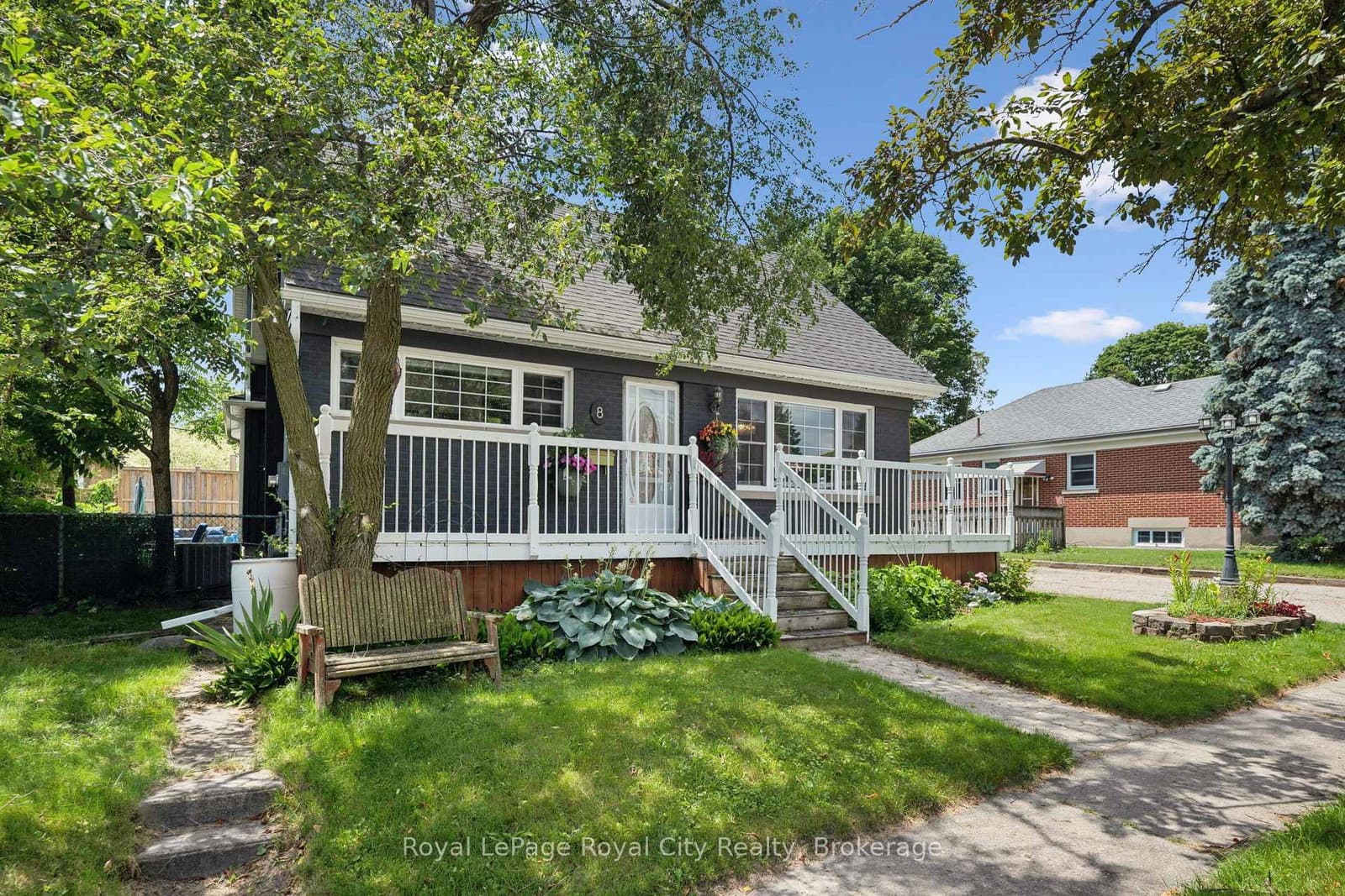 8 Rosewood Avenue thumbnail 2