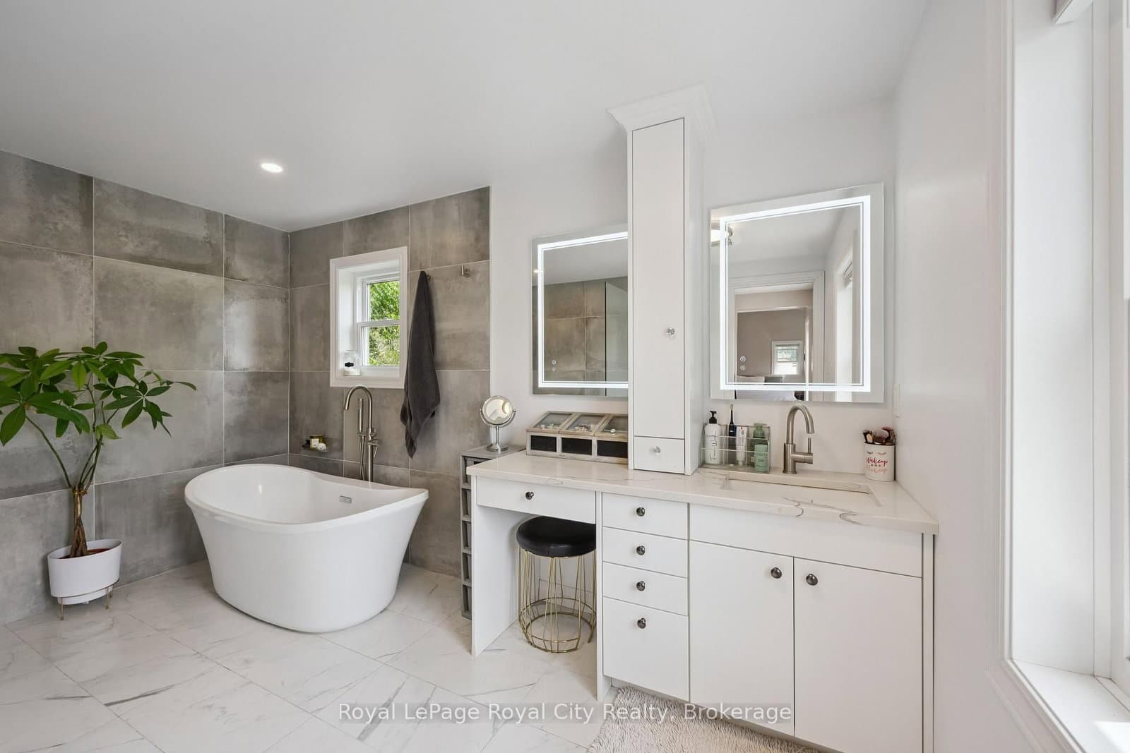 8 Rosewood Avenue thumbnail 24