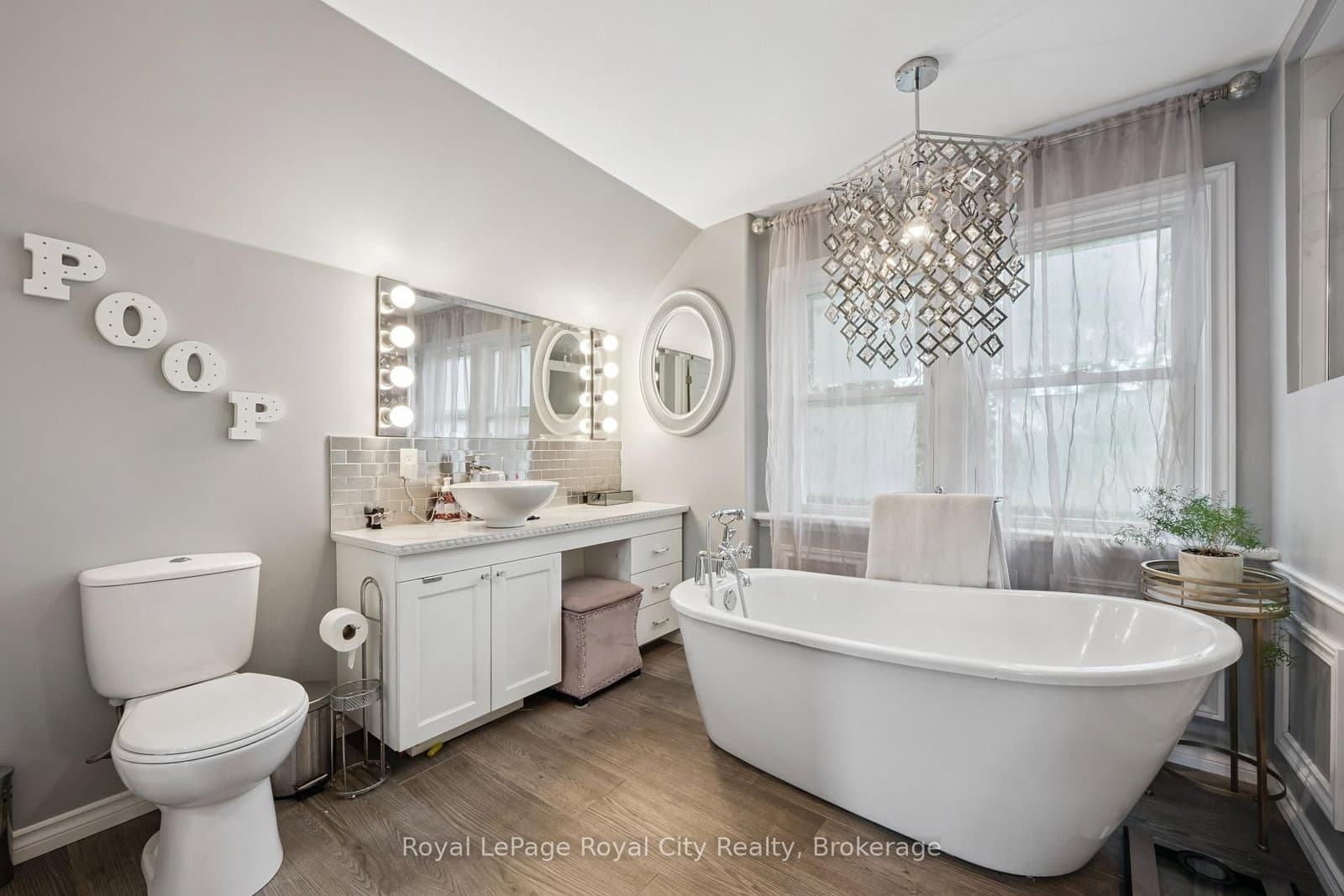 8 Rosewood Avenue thumbnail 27