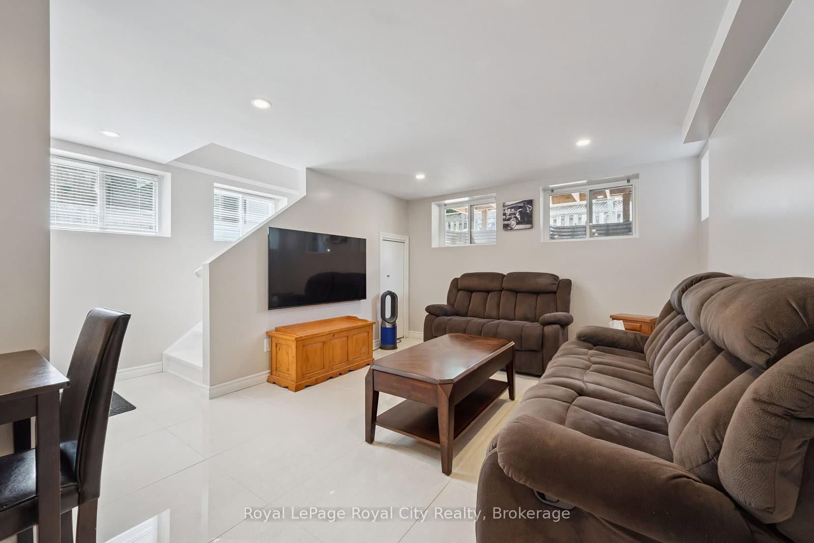 8 Rosewood Avenue thumbnail 28