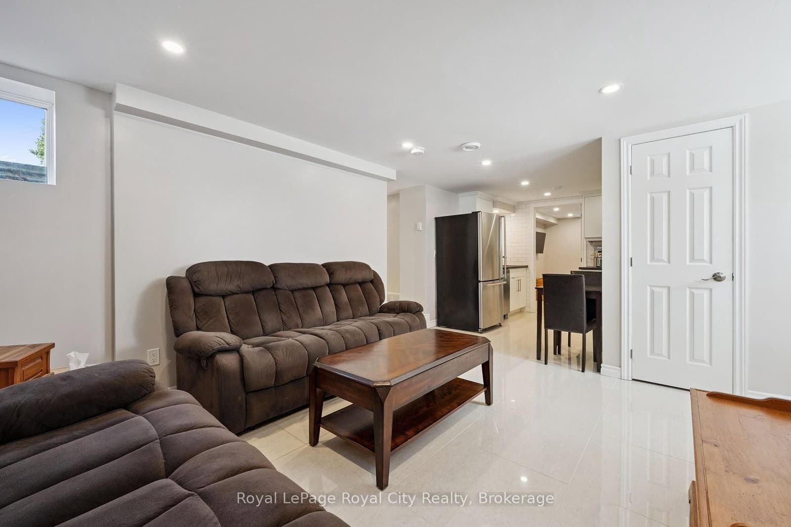 8 Rosewood Avenue thumbnail 29