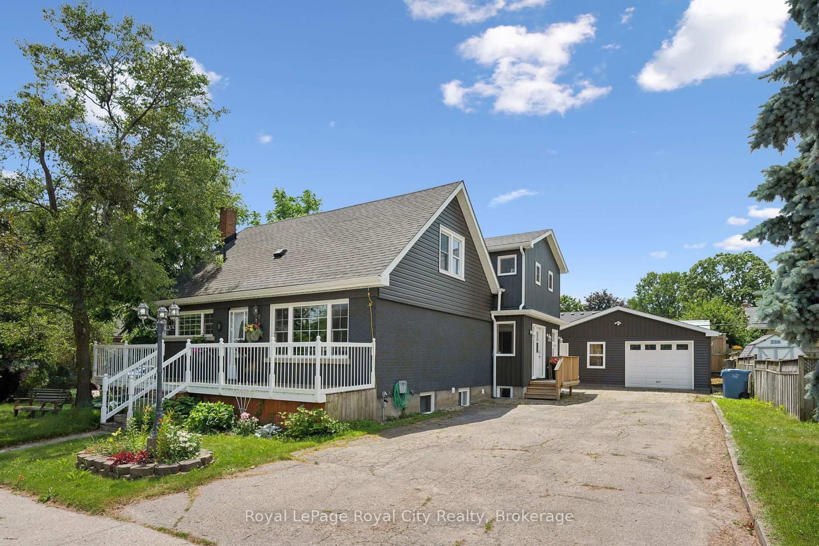 8 Rosewood Avenue thumbnail 3