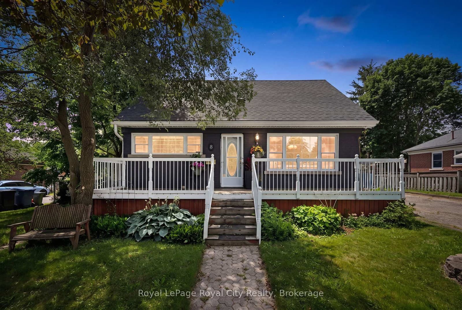 8 Rosewood Avenue thumbnail 4