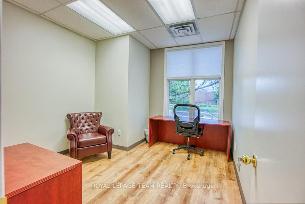 84 Centrepointe Drive thumbnail 11