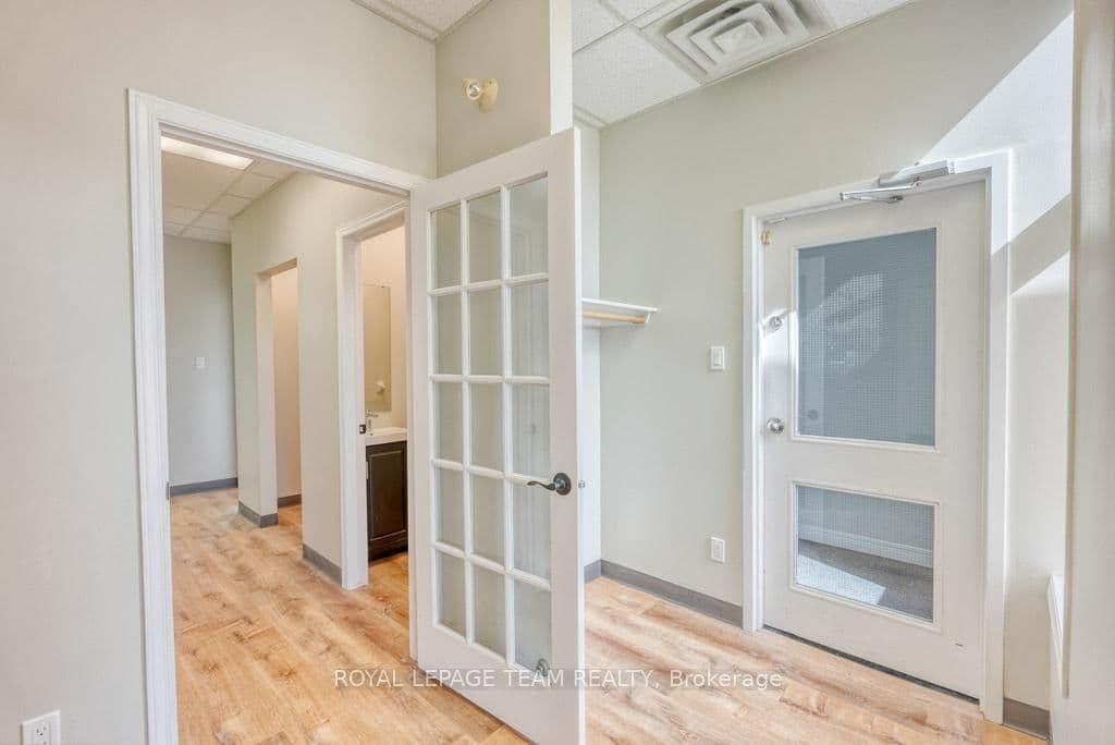 84 Centrepointe Drive thumbnail 13