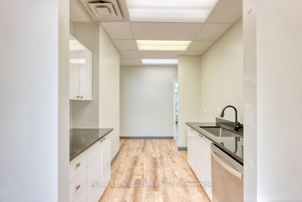 84 Centrepointe Drive thumbnail 16