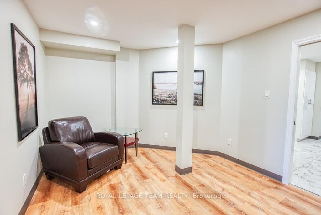 84 Centrepointe Drive thumbnail 25