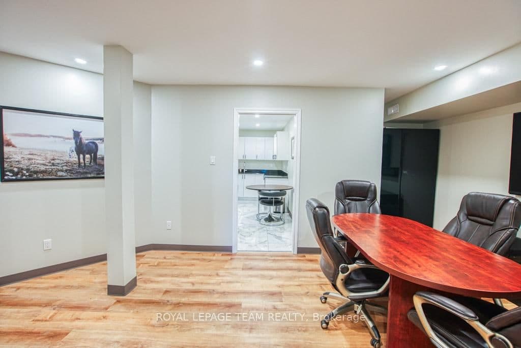 84 Centrepointe Drive thumbnail 26