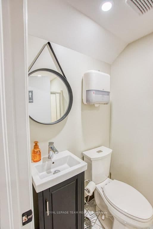 84 Centrepointe Drive thumbnail 30
