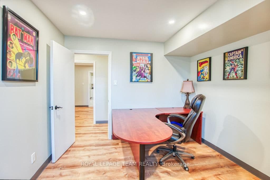 84 Centrepointe Drive thumbnail 31