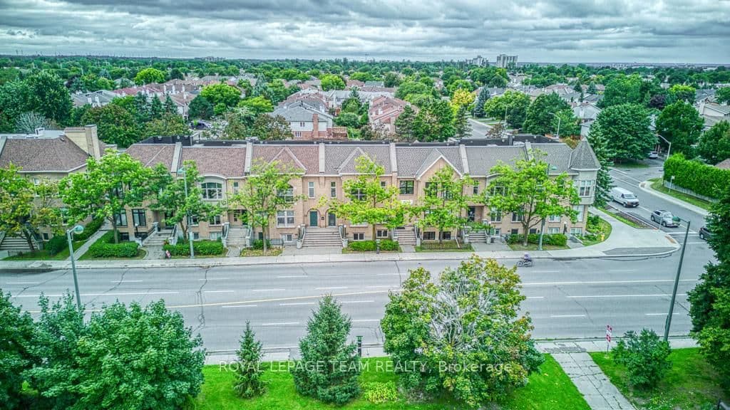 84 Centrepointe Drive thumbnail 37