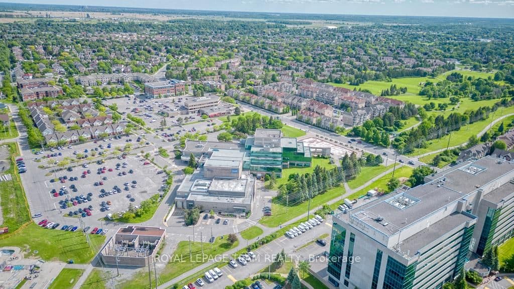 84 Centrepointe Drive thumbnail 41