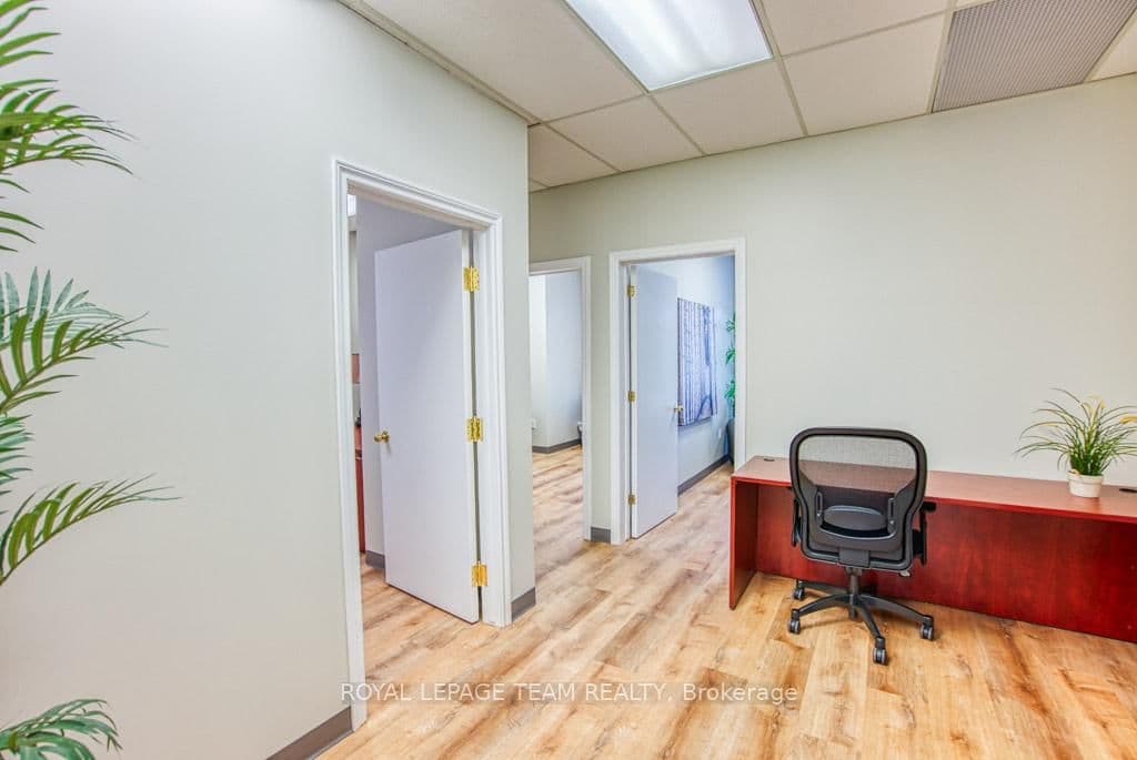 84 Centrepointe Drive thumbnail 8
