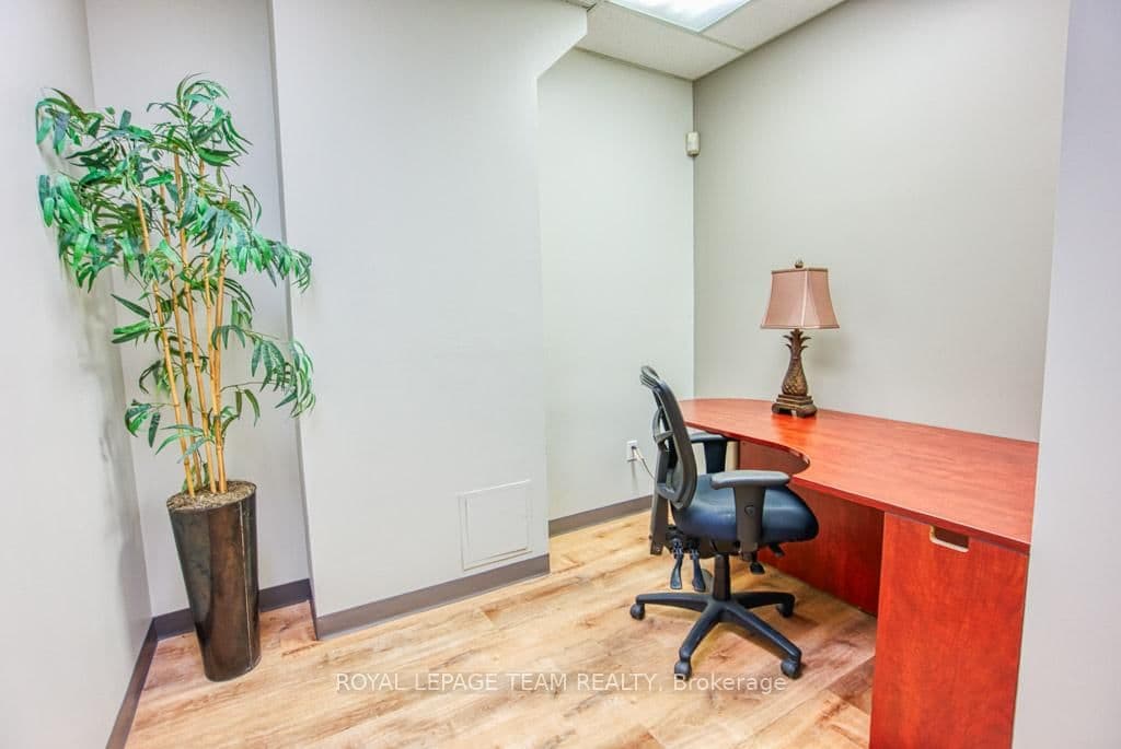 84 Centrepointe Drive thumbnail 9