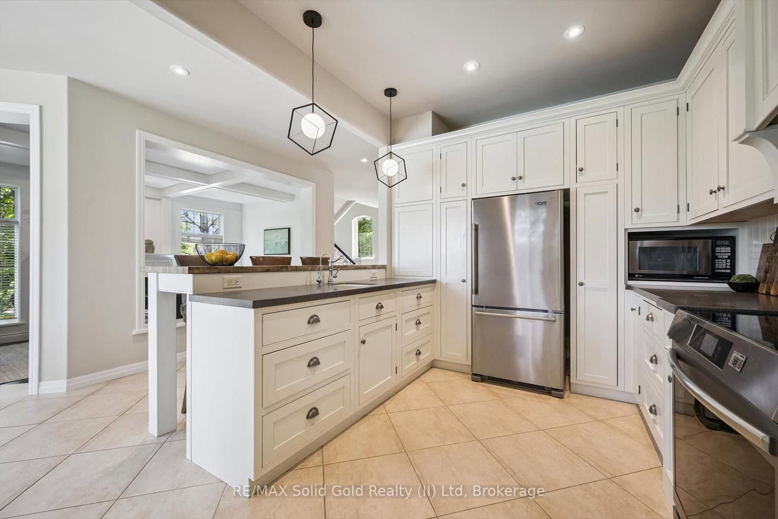 576 Falconridge Crescent thumbnail 13