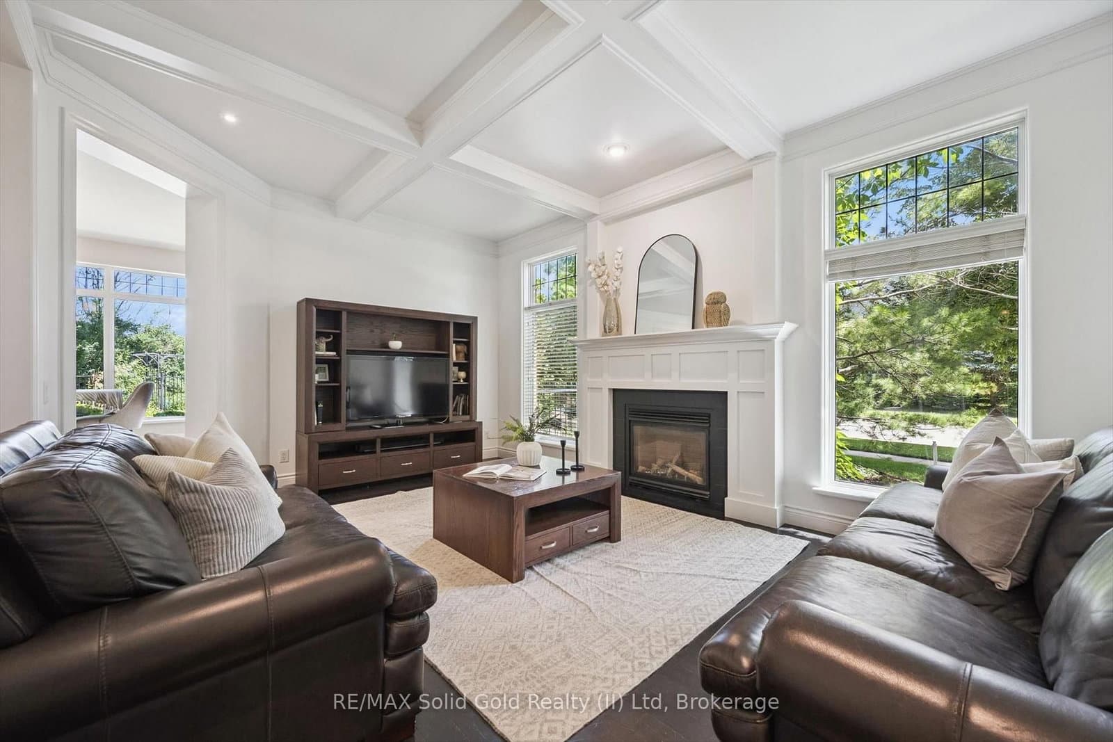 576 Falconridge Crescent thumbnail 17