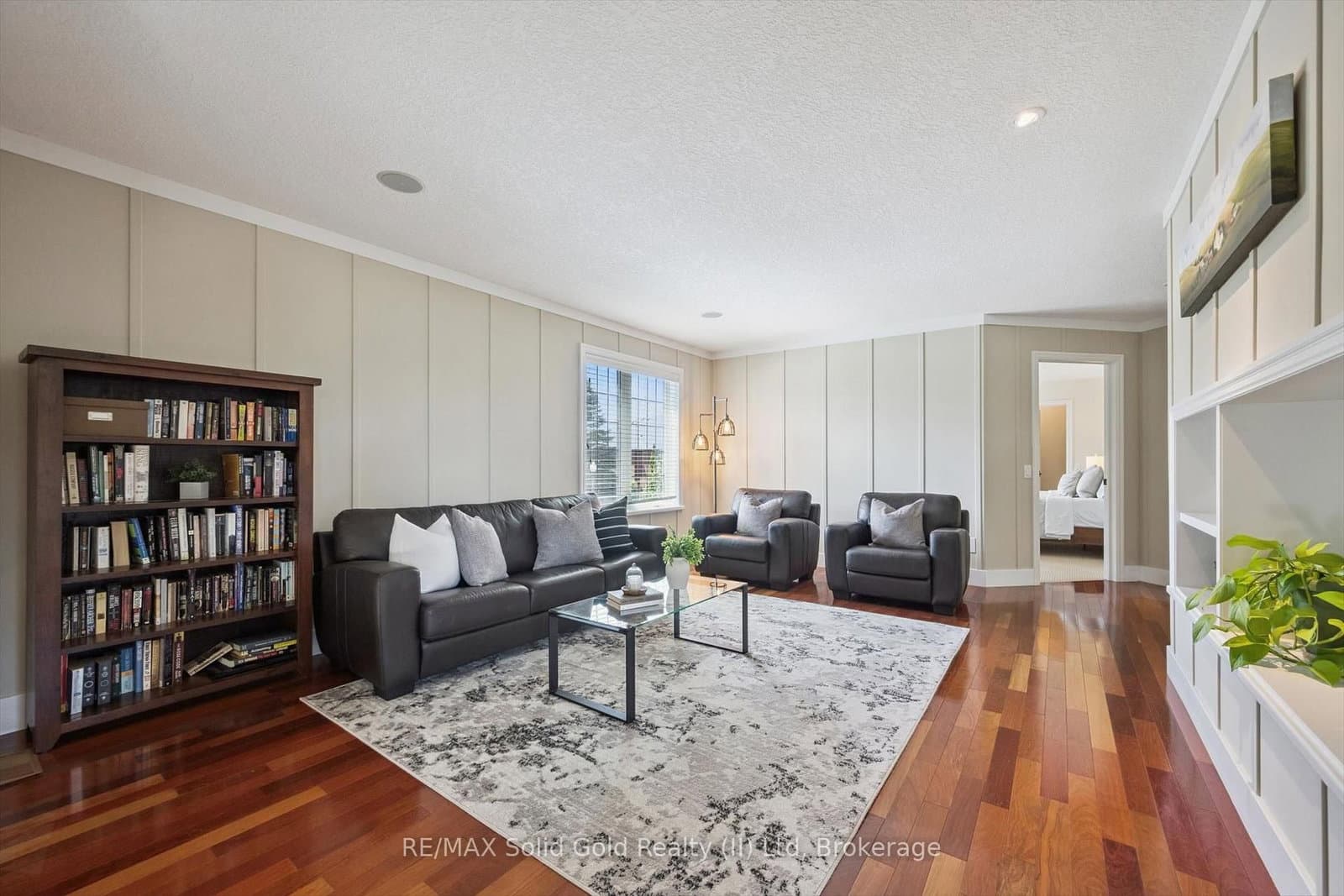576 Falconridge Crescent thumbnail 21