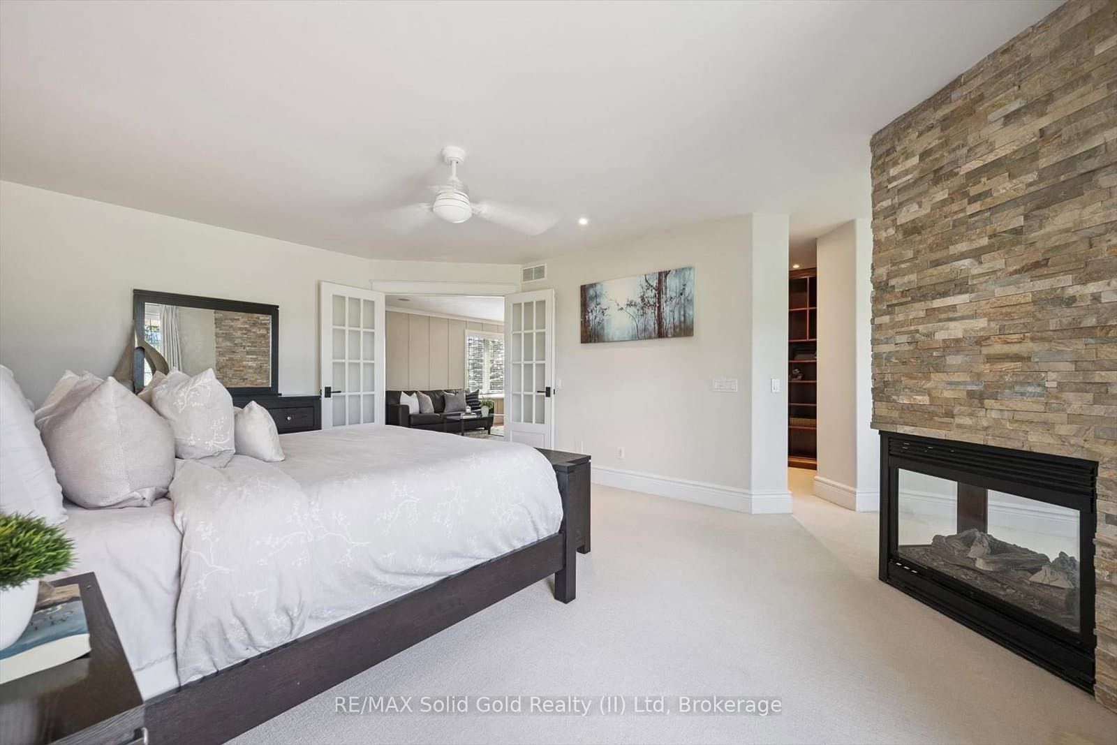 576 Falconridge Crescent thumbnail 24