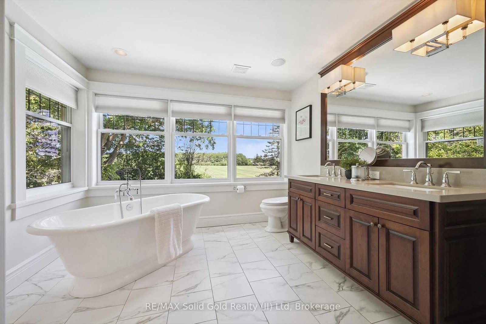 576 Falconridge Crescent thumbnail 25