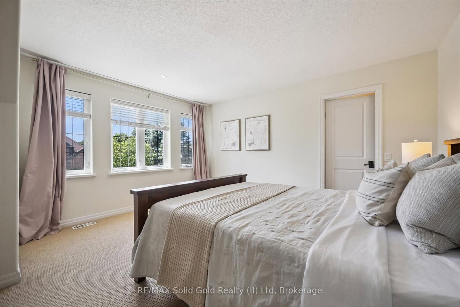 576 Falconridge Crescent thumbnail 29