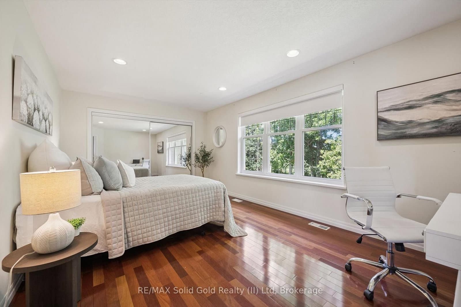 576 Falconridge Crescent thumbnail 30