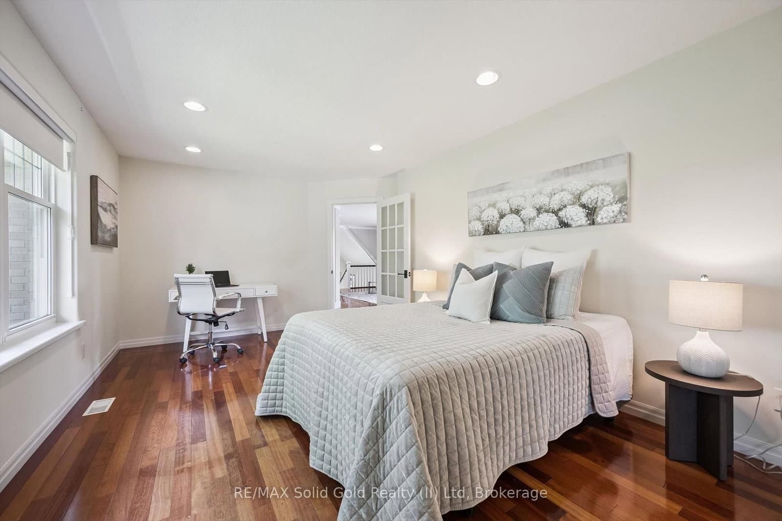 576 Falconridge Crescent thumbnail 31