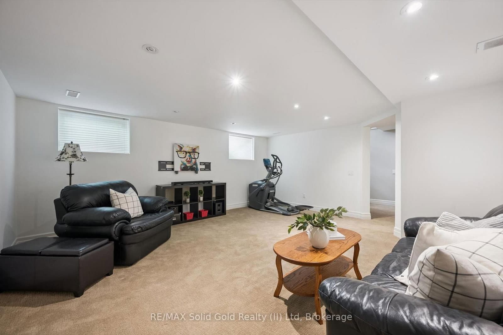 576 Falconridge Crescent thumbnail 36