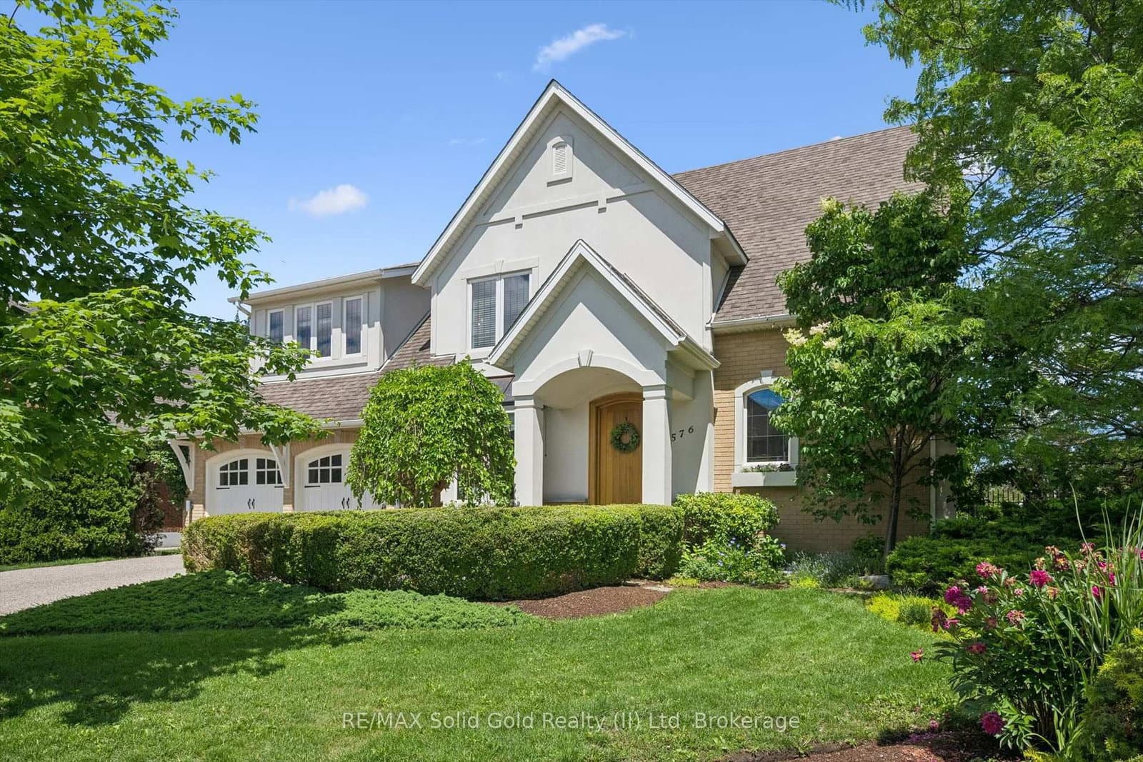 576 Falconridge Crescent thumbnail 4