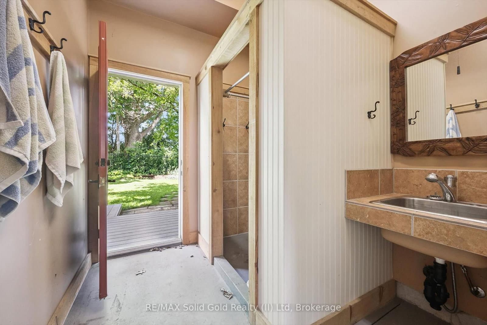 576 Falconridge Crescent thumbnail 40