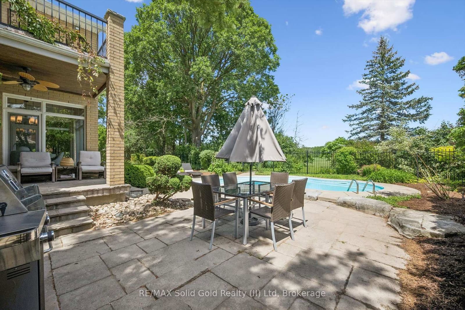 576 Falconridge Crescent thumbnail 42