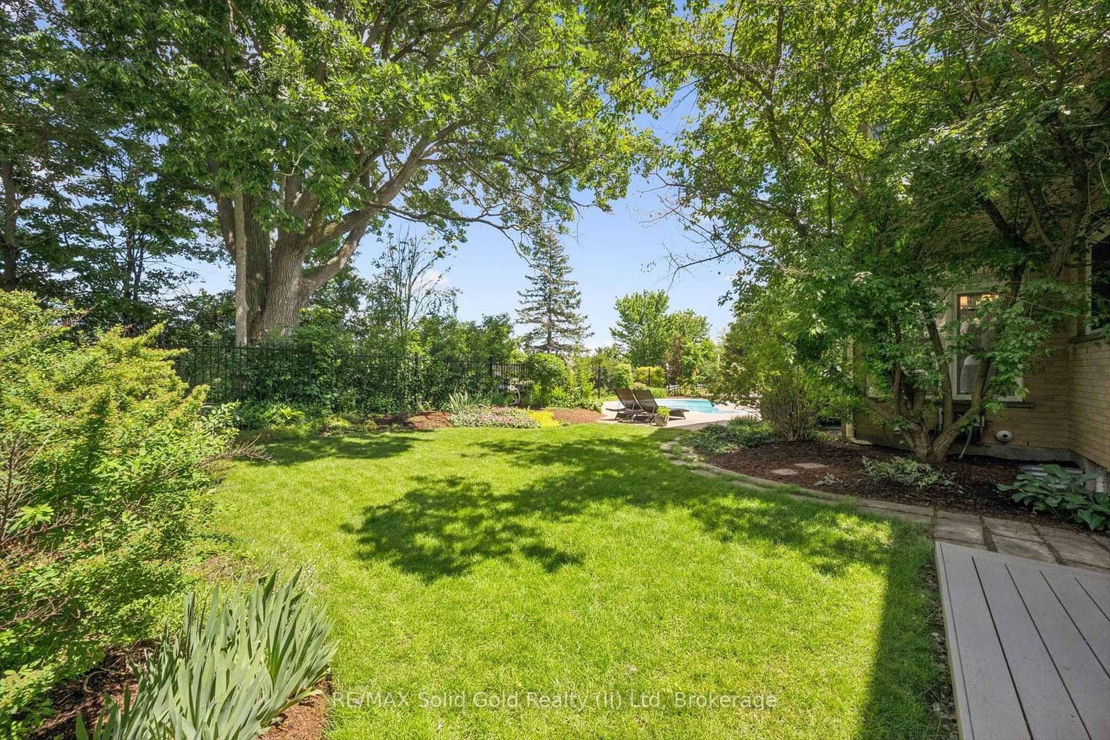 576 Falconridge Crescent thumbnail 46