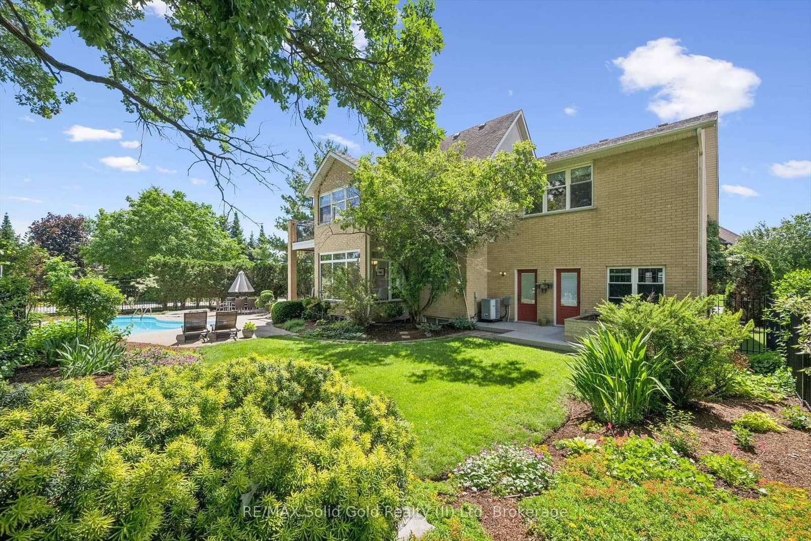 576 Falconridge Crescent thumbnail 47