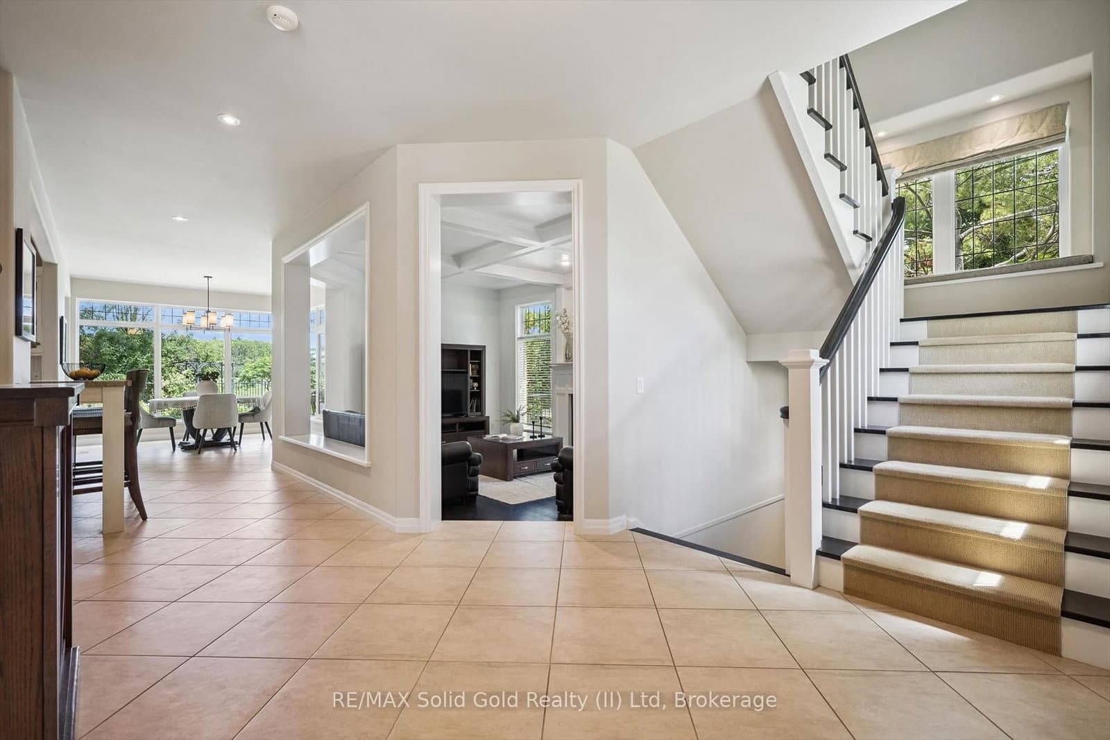 576 Falconridge Crescent thumbnail 7