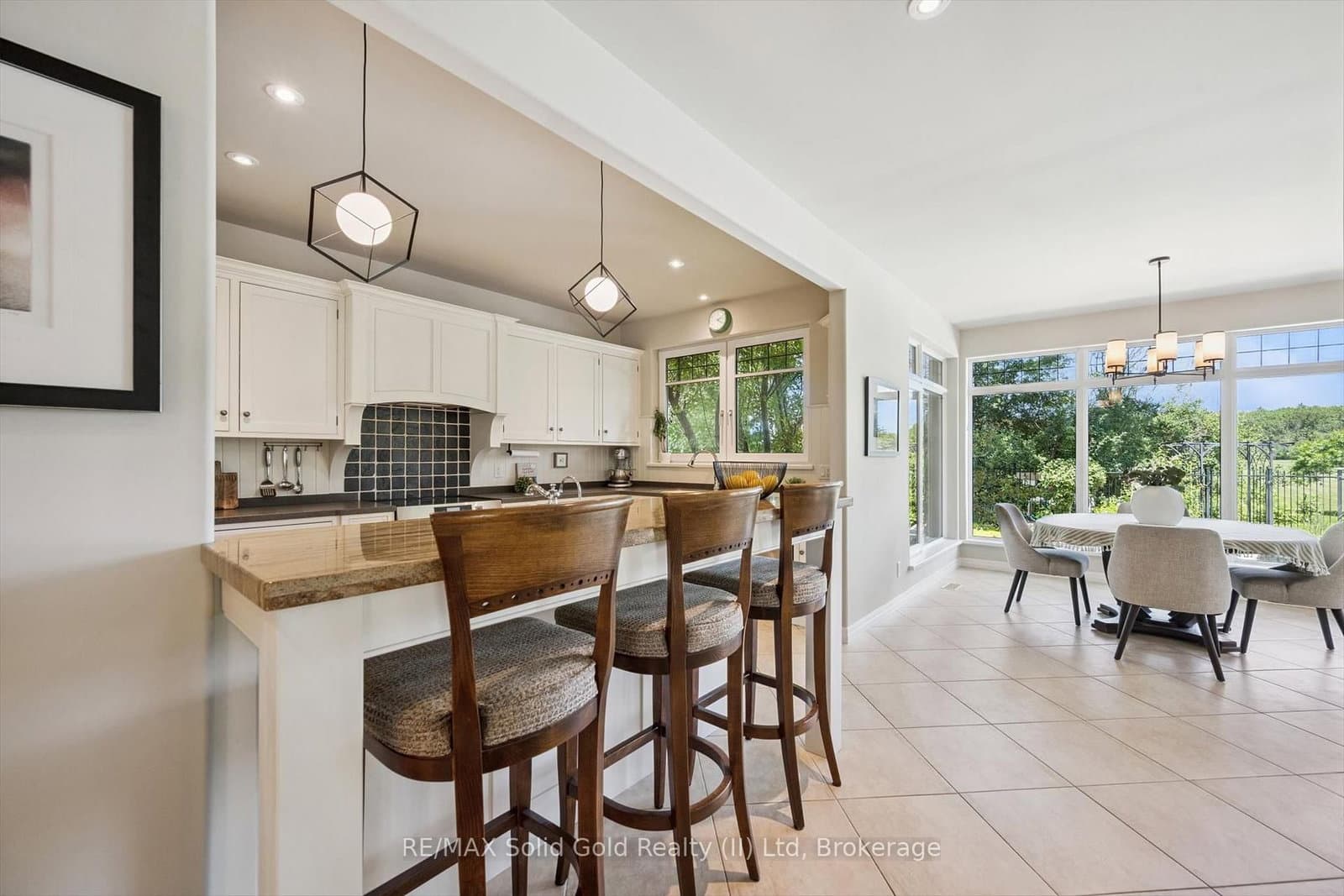 576 Falconridge Crescent thumbnail 9