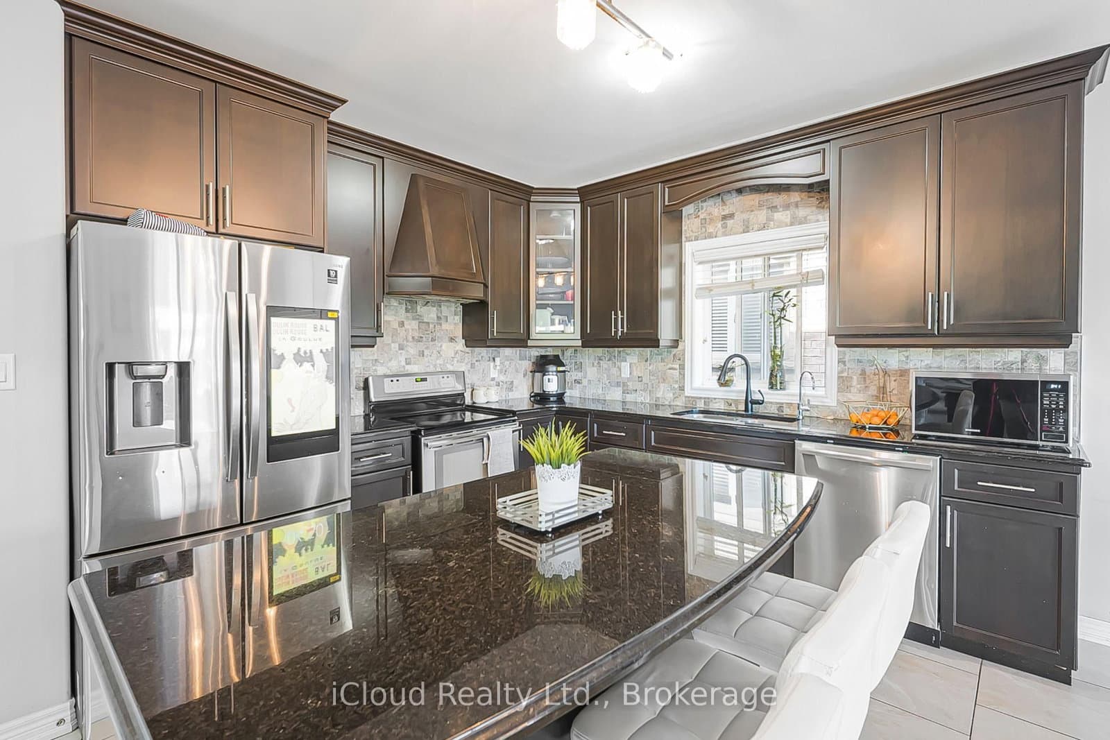 795 Robert Ferrie Drive thumbnail 15