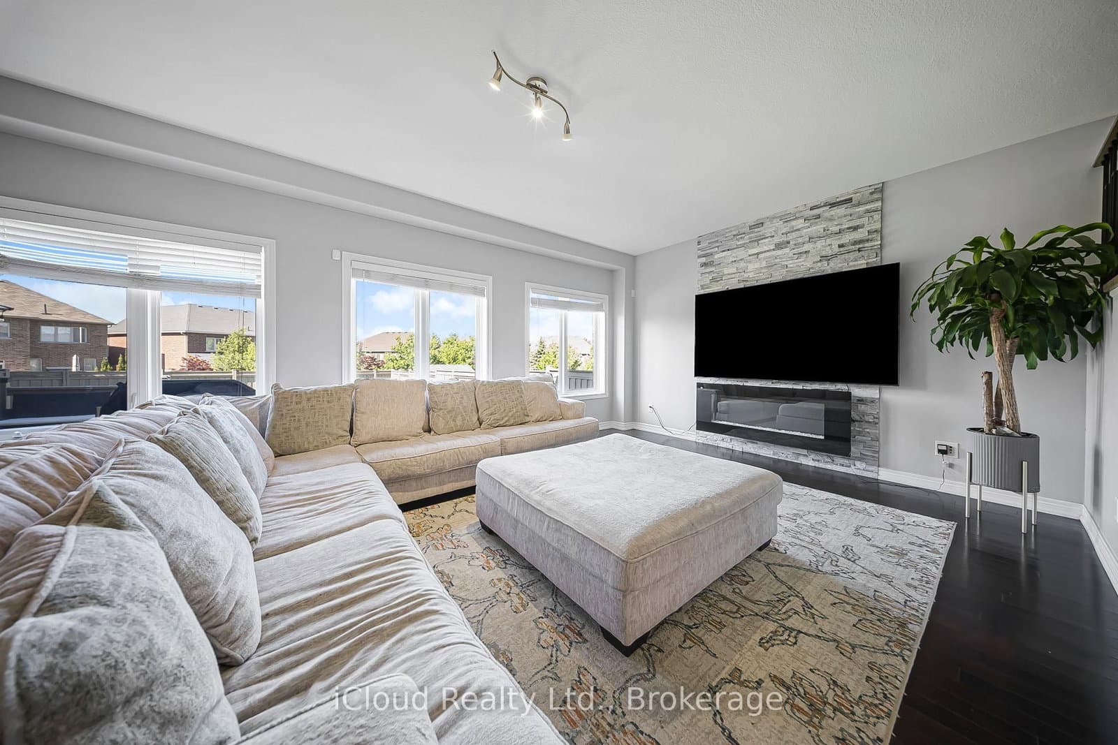 795 Robert Ferrie Drive thumbnail 18