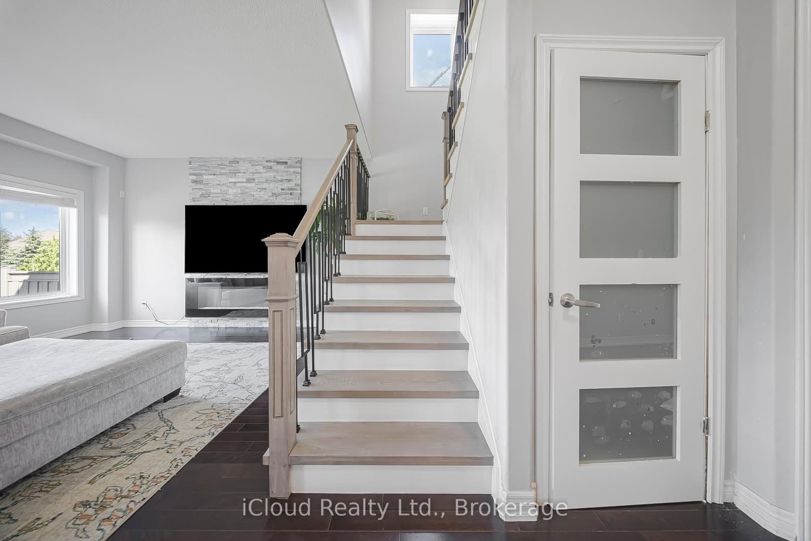 795 Robert Ferrie Drive thumbnail 19